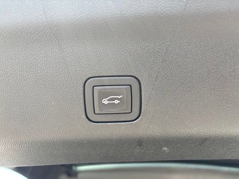 Used 2025 Chevrolet Suburban Premier AWD/4WD image 41