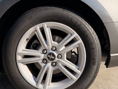 Used 2014 Ford Mustang Coupe RWD image 19