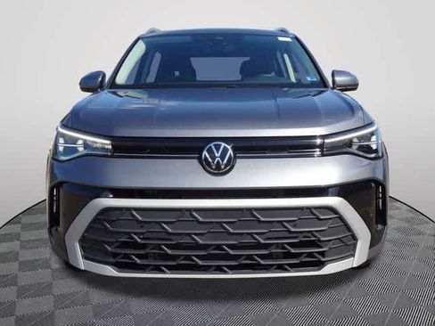 Used 2025 Volkswagen Taos SE FWD image 5