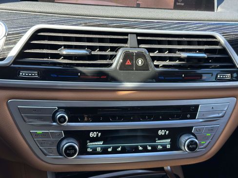 Used 2020 BMW 750i xDrive w/ M Sport Package AWD/4WD image 27