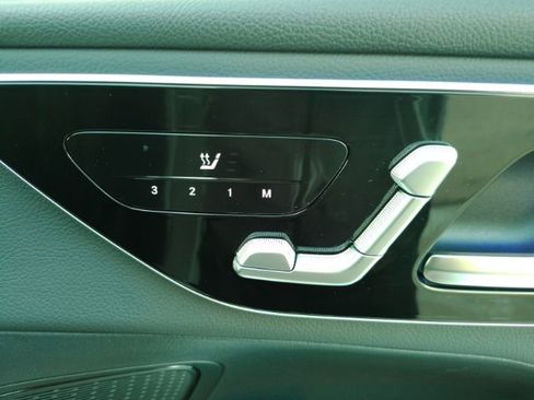 Used 2025 Mercedes-Benz GLC 300 image 22