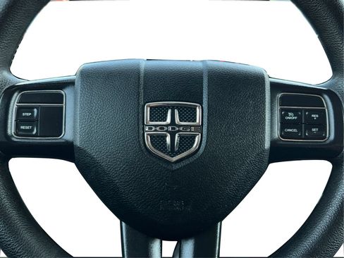 Used 2019 Dodge Grand Caravan SE FWD image 23