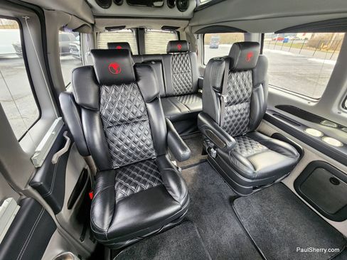 Used 2023 Chevrolet Express 2500 image 30