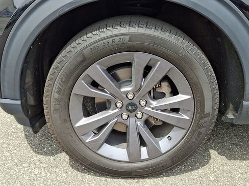 Used 2023 Ford Explorer XLT w/ Equipment Group 202A AWD/4WD image 8