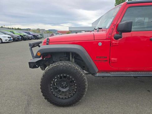 Used 2018 Jeep Wrangler Unlimited Sport S AWD/4WD image 6