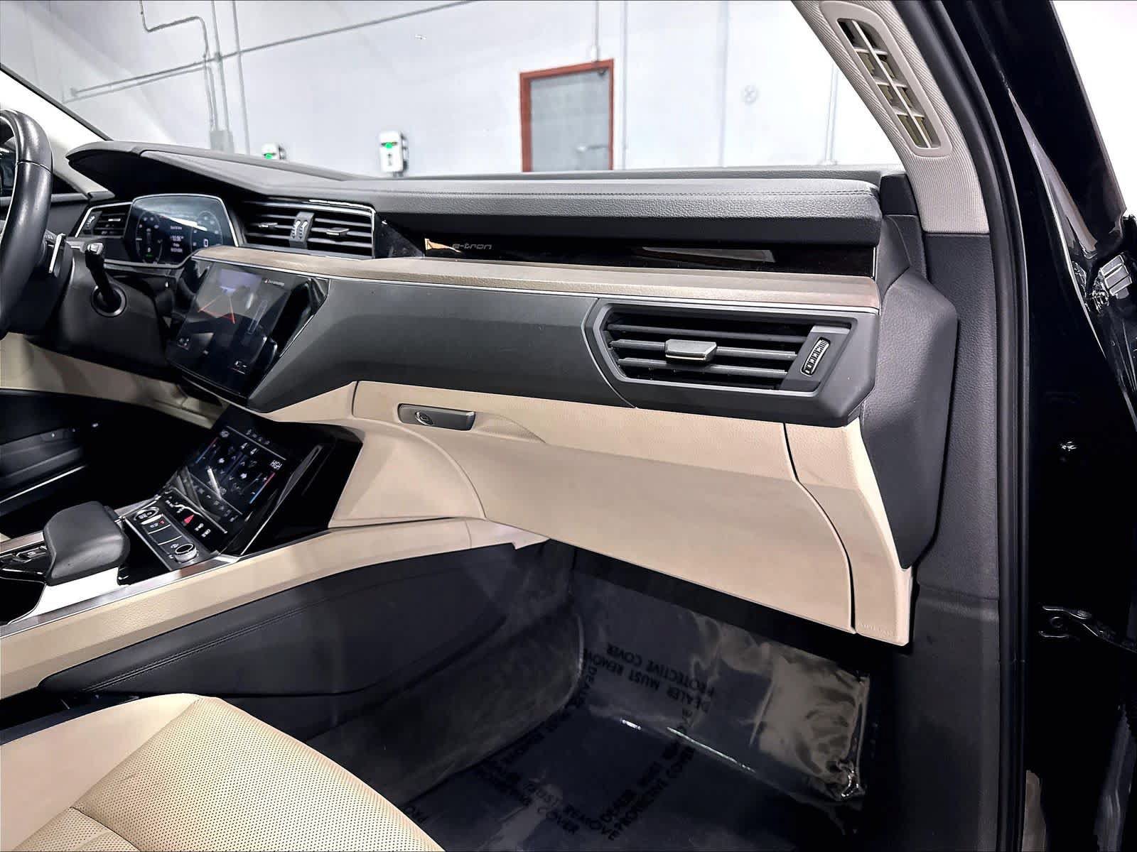 Used 2023 Audi Q8 Premium Plus AWD/4WD image 17