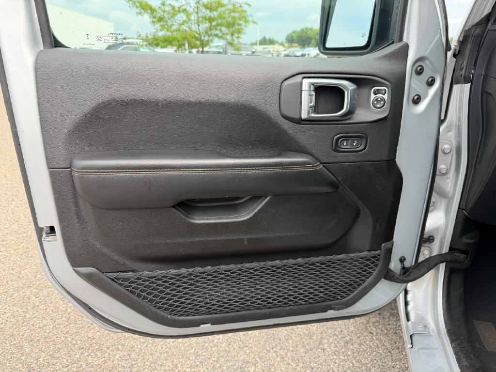 Used 2024 Jeep Wrangler Unlimited Sahara AWD/4WD image 27