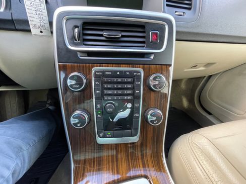 Used 2012 Volvo S60 T5 image 18