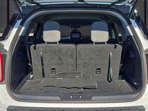 Used 2023 Ford Explorer XLT w/ Equipment Group 202A image 12