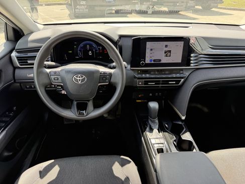 Used 2025 Toyota Camry LE image 15