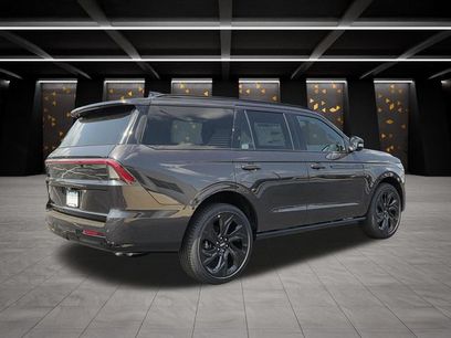 New 2027 Lincoln Navigator Reserve w/ Jet Appearance Package