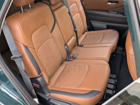 Used 2024 Nissan Pathfinder Platinum w/ Cargo Package FWD image 23