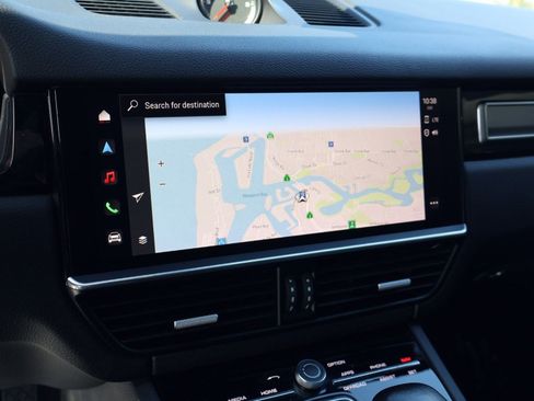 Certified 2023 Porsche Cayenne w/ Premium Package AWD/4WD image 18