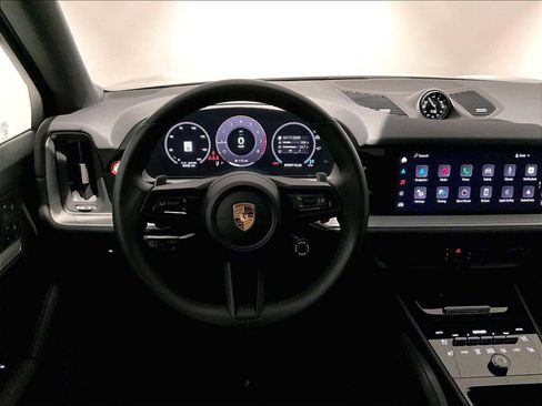 Used 2025 Porsche Cayenne image 16
