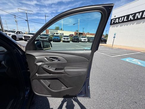 Used 2023 Chevrolet Traverse LT w/ LPO, Floor Liner Package AWD/4WD image 27