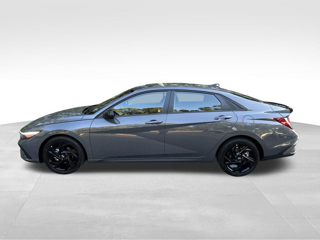 Used 2026 Hyundai Elantra Sport FWD image 2