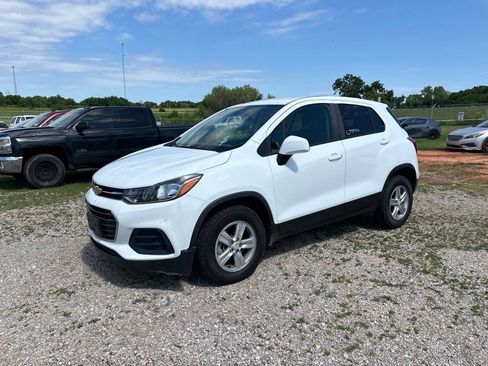Used 2021 Chevrolet Trax LS w/ Tint and Cruise Package AWD/4WD image 2
