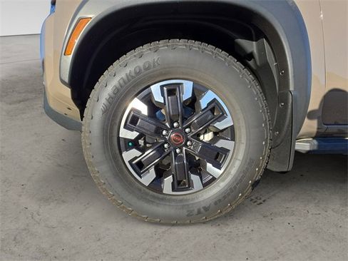 Used 2023 Nissan Frontier PRO-4X w/ Technology Package image 14