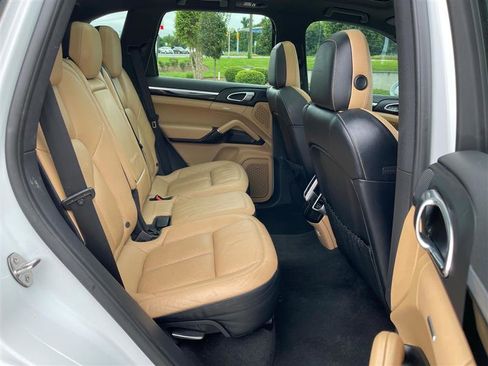 Used 2015 Porsche Cayenne S image 15