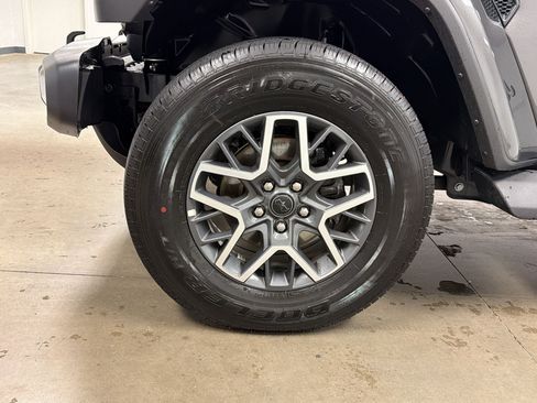 Used 2025 Jeep Wrangler Unlimited Sahara AWD/4WD image 12