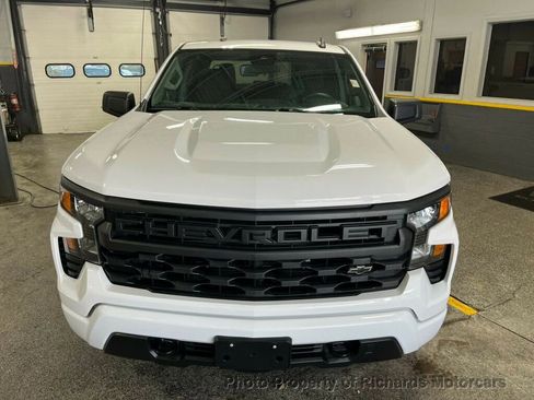 Used 2022 Chevrolet Silverado 1500 Custom w/ LPO, Dark Essentials Package AWD/4WD image 9