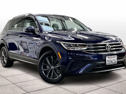 Used 2022 Volkswagen Tiguan SE image 2