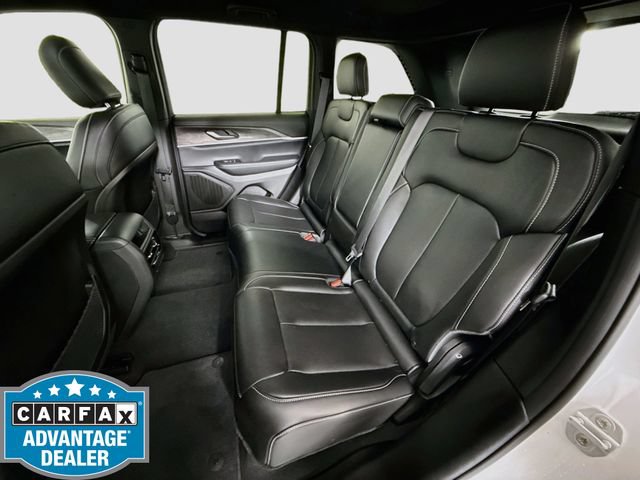 Used 2024 Jeep Grand Cherokee Limited w/ Black Appearance Package AWD/4WD image 23