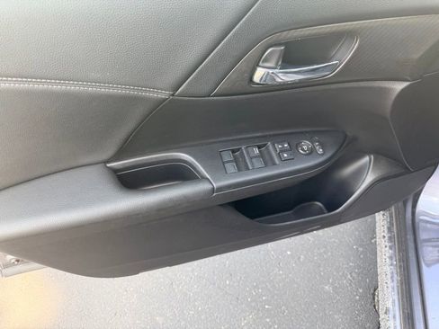 Used 2017 Honda Accord Sport image 14