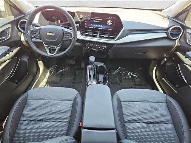 Used 2026 Chevrolet Trax LT w/ Driver Confidence Package FWD image 23