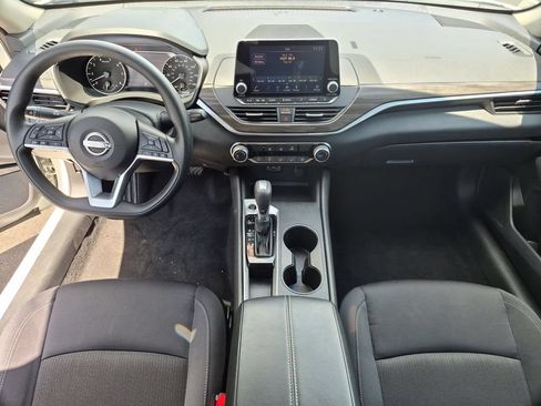Used 2025 Nissan Altima 2.5 SV FWD image 25