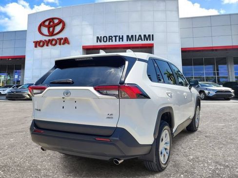 Used 2024 Toyota RAV4 LE AWD/4WD image 4