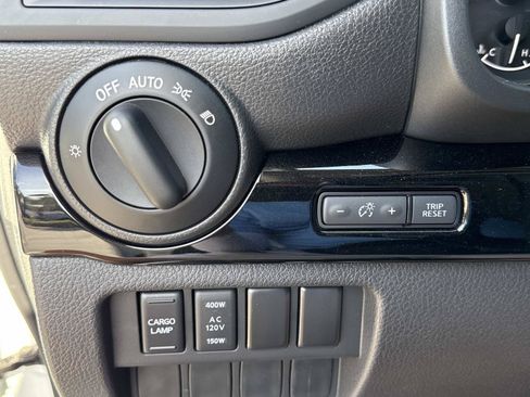 Used 2024 Nissan Titan SV w/ SV Convenience Package RWD image 28