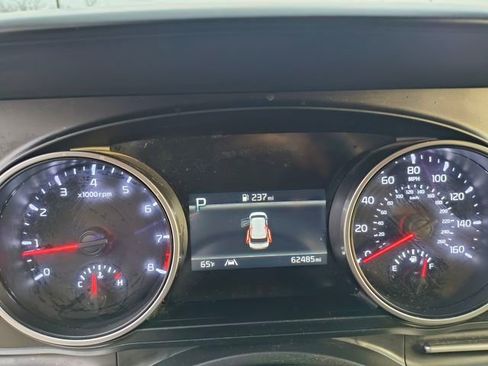 Certified 2024 Kia Carnival LX image 18