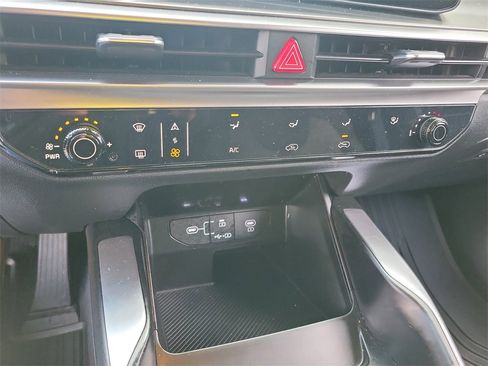 Used 2025 Kia Sorento LX image 36