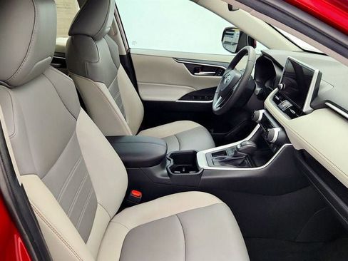 Used 2023 Toyota RAV4 XLE Premium image 24