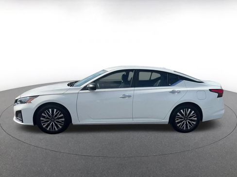 Used 2025 Nissan Altima 2.5 SV image 9