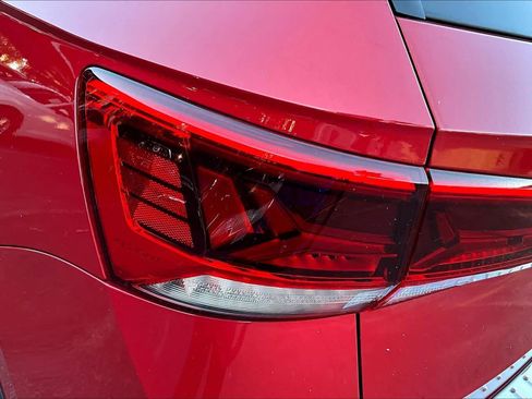 Certified 2023 Volkswagen Taos SE w/ Panoramic Sunroof Package image 28