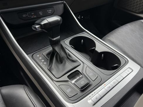 Used 2025 Kia Carnival FWD image 44