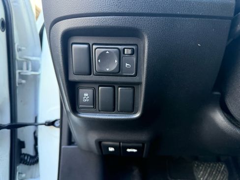 Used 2014 Nissan Juke S FWD image 12