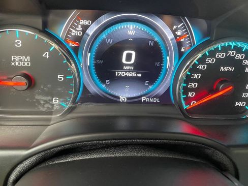 Used 2018 Chevrolet Suburban Premier RWD image 14