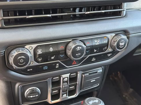 Used 2025 Jeep Wrangler Sahara AWD/4WD image 16