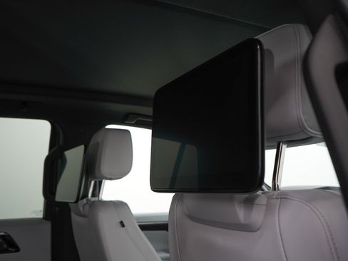 Used 2025 Chevrolet Tahoe Premier AWD/4WD image 13