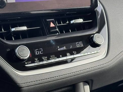 Used 2025 Toyota Corolla Cross XLE w/ Convenience Package FWD image 19