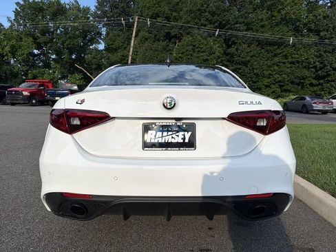 Used 2023 Alfa Romeo Giulia Veloce AWD/4WD image 26