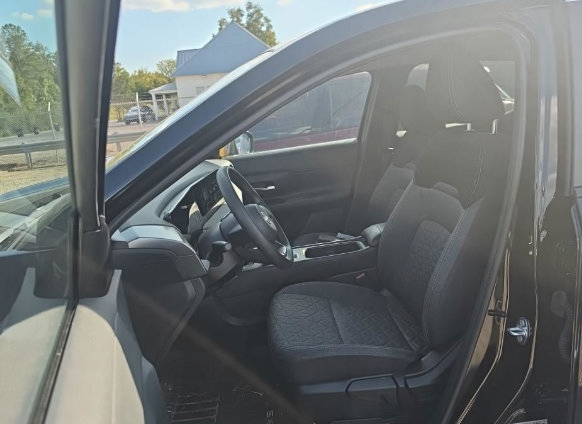 Used 2025 Nissan Kicks SV FWD image 11