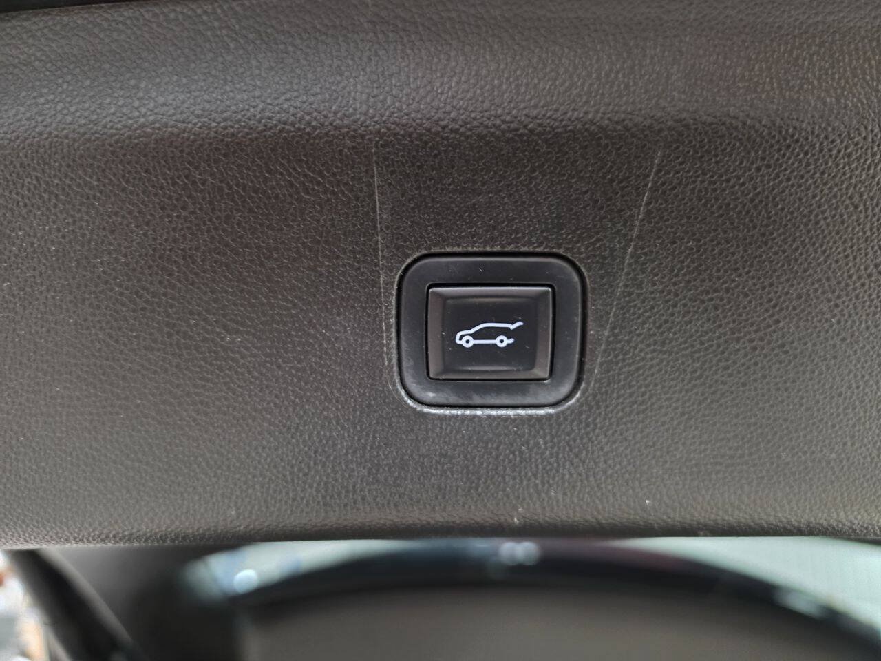 Used 2018 Buick Enclave Essence AWD/4WD image 21