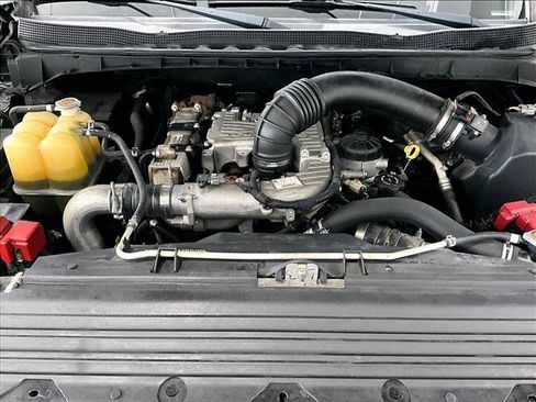 Used 2016 Nissan Titan SL RWD image 11