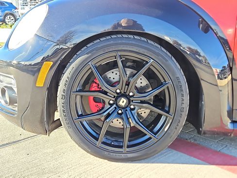 Used 2013 Volkswagen Beetle R-Line image 5