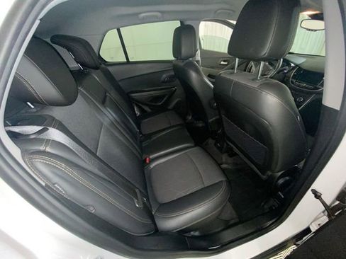 Used 2019 Chevrolet Trax LT w/ LT Convenience Package FWD image 32