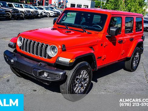 Used 2025 Jeep Wrangler Unlimited Sahara AWD/4WD image 15